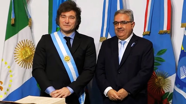 TraductorTeAma's tweet photo. 🇦🇷✅️EFECTO MILEI| El gobernador kirchnerista @RaulJalil_ok anunció la eliminación de ingresos brutos para la industria en Catamarca.

Se celebra.

Catamarca tiene plantas industriales de textiles, electrodomésticos, química, medicamentos, metalurgia, motos, calzado, lácteos, frigoríficos, nogales, dulces, vinos y aceitunas.
Además de Minería.

Hay que eliminar ese impuesto nefasto.
Muy bien Jalil siendo el primero en verla.