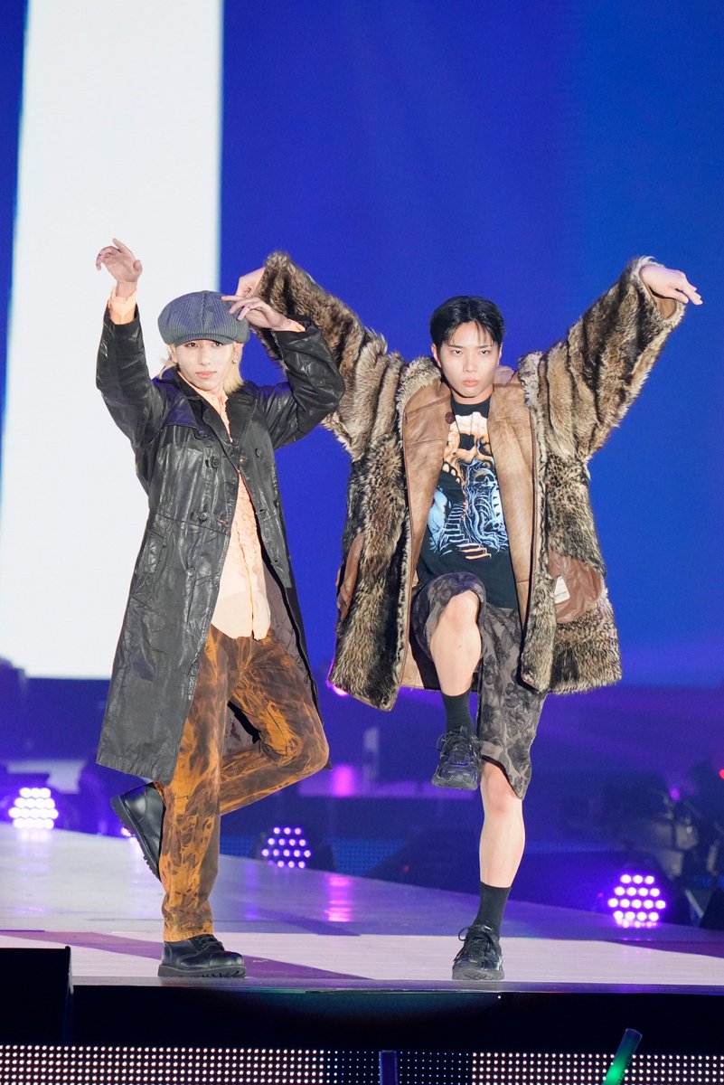 oshiraku's tweet photo. 🌟推し楽 レポート📝

🩷Rakuten GirlsAward 2026 A/W🩷

＼撮り下ろし写真をチェック📷／
#OWV の #中川勝就 と #浦野秀太 が個性あふれる秋冬ルックを披露🍂🍁

最後のポーズはあの曲から…!?🤭

詳細はこちら👉https://t.co/QPVbnTiwj0

@owv_official

#ガルアワ2026AW https://t.co/nOiIU3qxQ6