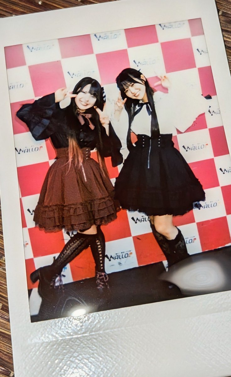MotiMarimo's tweet photo. ピュアリーモンスターの安藤鈴菜ちゃんと勝野里奈ちゃんがモデル&MCで出演と言うことで、アパレルのNIBBLE POISONさんライブ&ファッションショー「DRESS ME POISON」に行ってきた。
NIBBLE POISON纏った れいにゃ と りなりー めちゃカワ😍
#ピュアモン
#NIBBLEPOISON
#DRESSMEPOISON
#ドレミポイズン https://t.co/1UKtrXnbhV