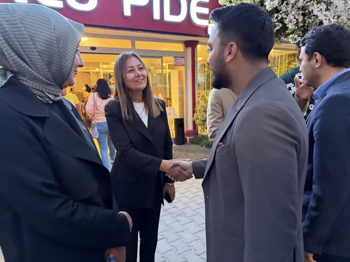 cesmeakparti's tweet photo. İlçe Başkanımız Sn.@pinarozen76 , İlçe Koordinatörümüz Sn.@EmreNasr6 ve İlçe Teşkilatımız; “Türkiye Yüzyılı Buluşmaları” kapsamında İlçemizi ziyaret eden MKYK üyemiz Sn.@avfatihselman ile beraber,  Belediye Meclis Üyemiz Sn.Faruk YILMAZ ve Mahalle Başkanlarımızla bir araya geldik https://t.co/T3yzC1O9Q9
