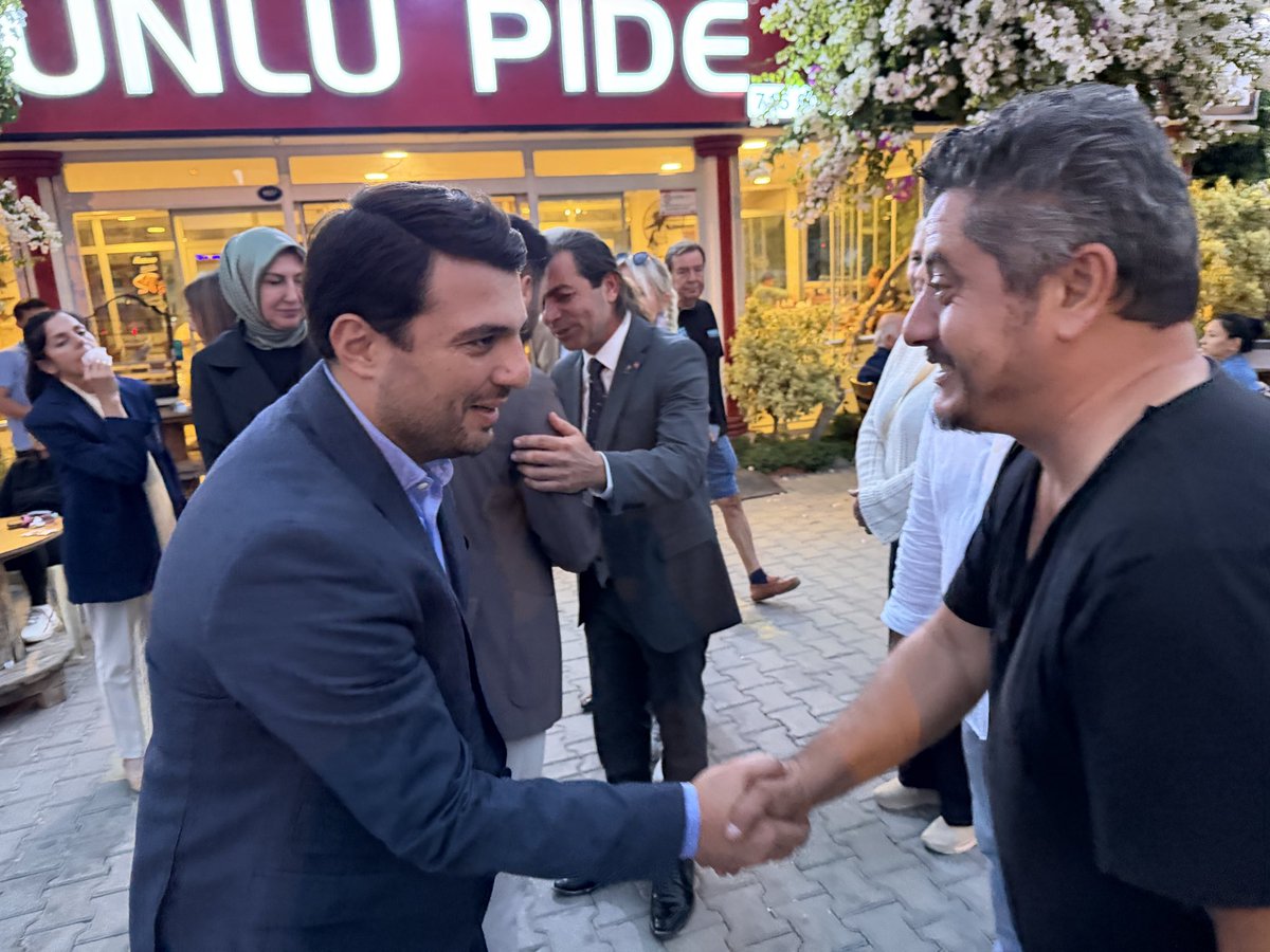 cesmeakparti's tweet photo. İlçe Başkanımız Sn.@pinarozen76 , İlçe Koordinatörümüz Sn.@EmreNasr6 ve İlçe Teşkilatımız; “Türkiye Yüzyılı Buluşmaları” kapsamında İlçemizi ziyaret eden MKYK üyemiz Sn.@avfatihselman ile beraber,  Belediye Meclis Üyemiz Sn.Faruk YILMAZ ve Mahalle Başkanlarımızla bir araya geldik https://t.co/T3yzC1O9Q9