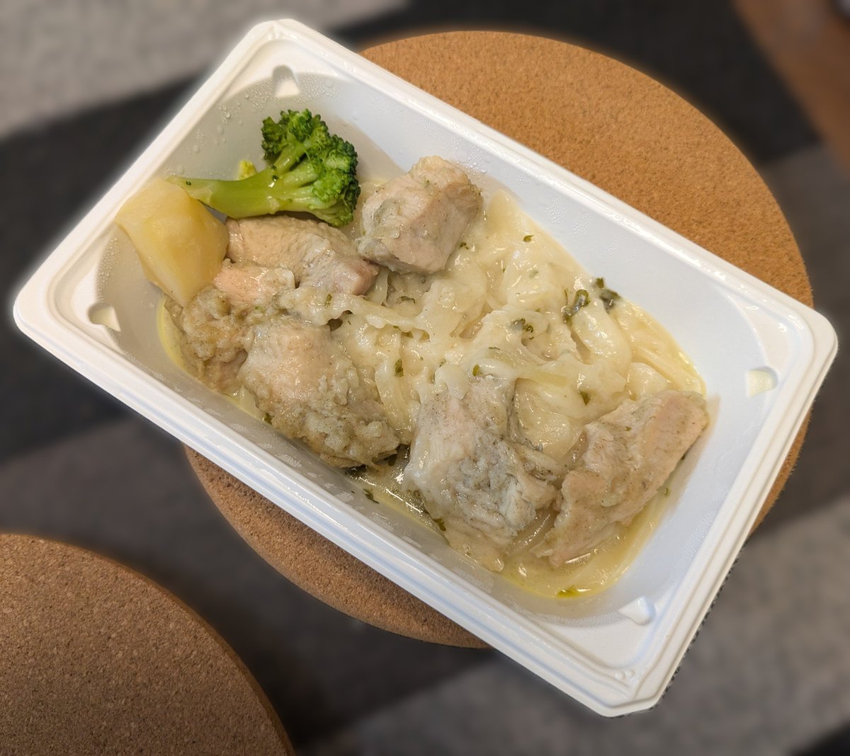 tawaba_88's tweet photo. ファンデリー（３１３７）の冷食通販「すぐ旬」で株主優待３，０００円分を使い冷凍食品を注文！！

都度購入にしたので、送料（１，０５０円）や最低注文価格の設定があり、５００円ほど自腹を切って４品ほど注文。今の冷凍食品っておいしいね♪

来年度からの優待拡充が楽しみですｗ https://t.co/XNlOOAxd7G