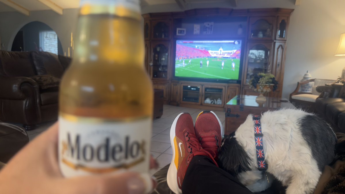 mericombs12's tweet photo. LETโS GO TROJANS!!! โ๐ปโค๏ธ๐๐
#FightOn #BeatOregon https://t.co/7gIha0yP9y