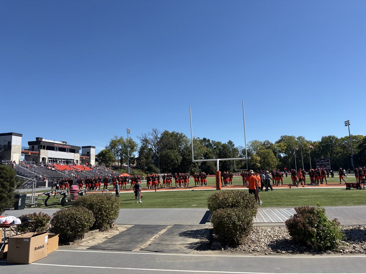 _AJ_Hawkins's tweet photo. Had a great time at @BergFootball for their game today. Thank you @CoachDrewMunger and @Coach_Donaldson for having me out! https://t.co/2bGJ3bicYq
