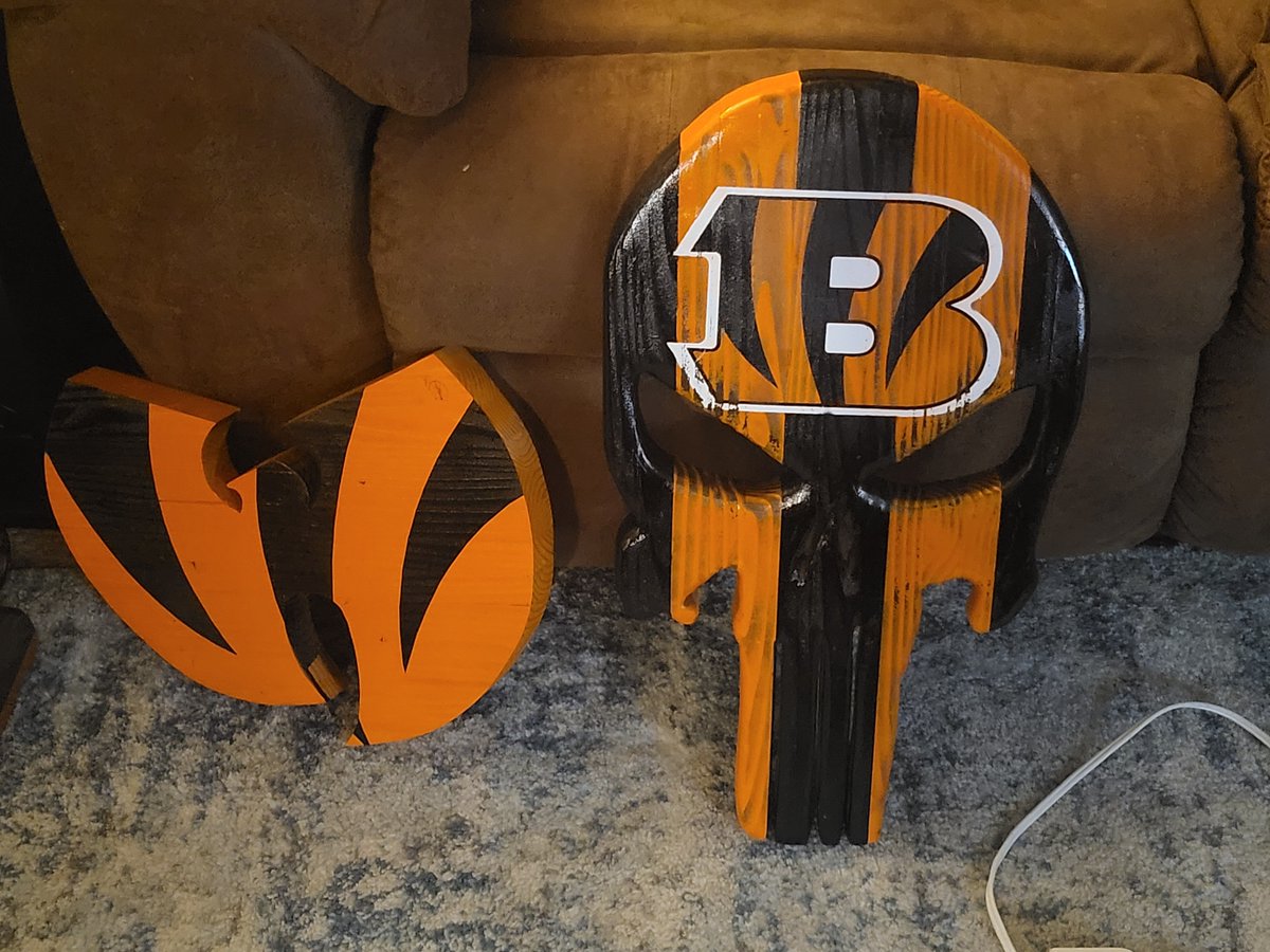 mlower62's tweet photo. Newest @Bengals art addition i made for my mancave!! #whodey #cincinnatibengals #bengals #woodworking #mancave #nfl https://t.co/W5wbCfPH5H