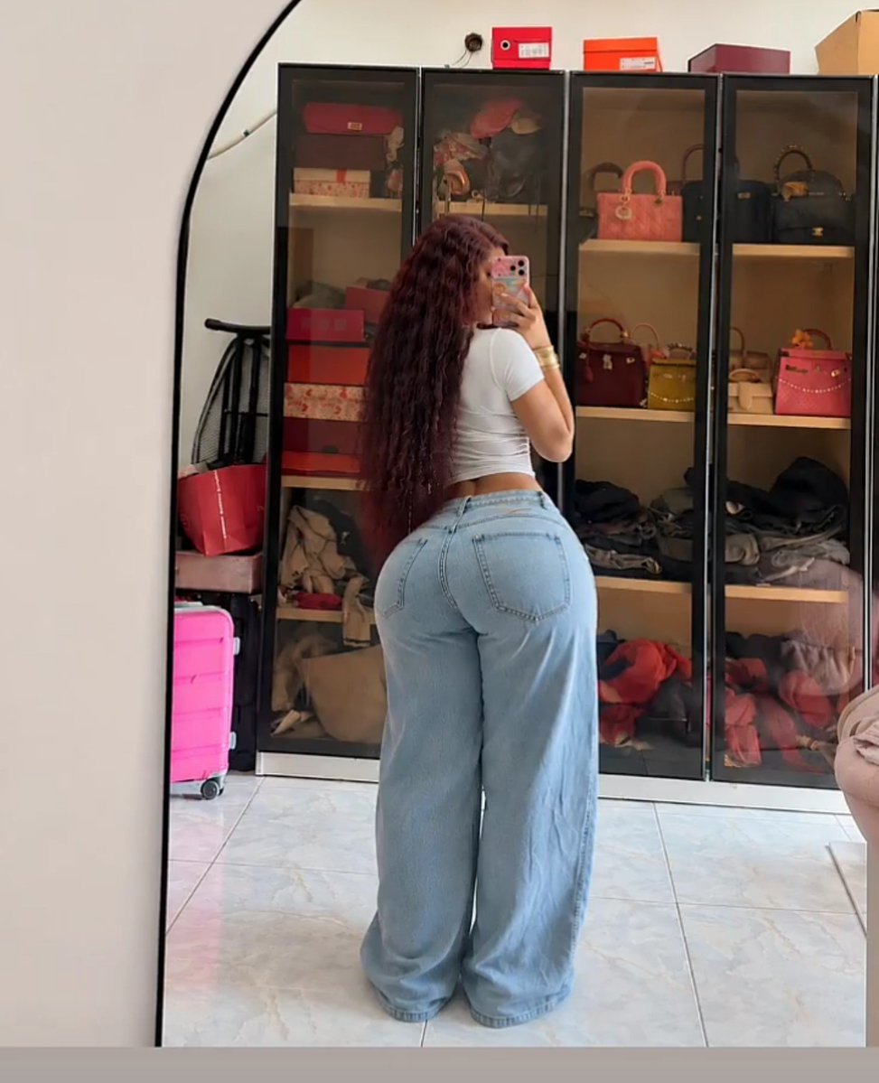 DareelTemitope's tweet photo. Buh how this shima wan take carry belle with her waist like this https://t.co/OBscb2s6qn