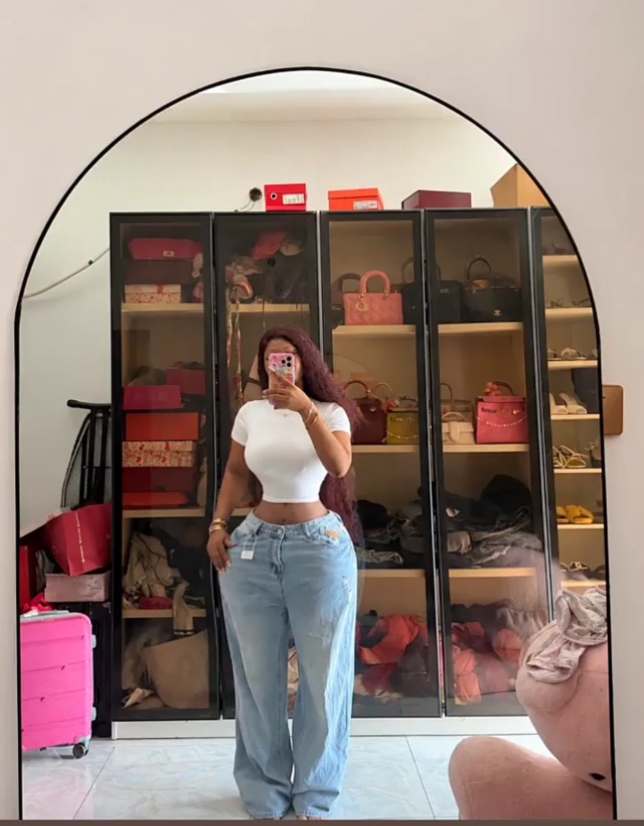 DareelTemitope's tweet photo. Buh how this shima wan take carry belle with her waist like this https://t.co/OBscb2s6qn
