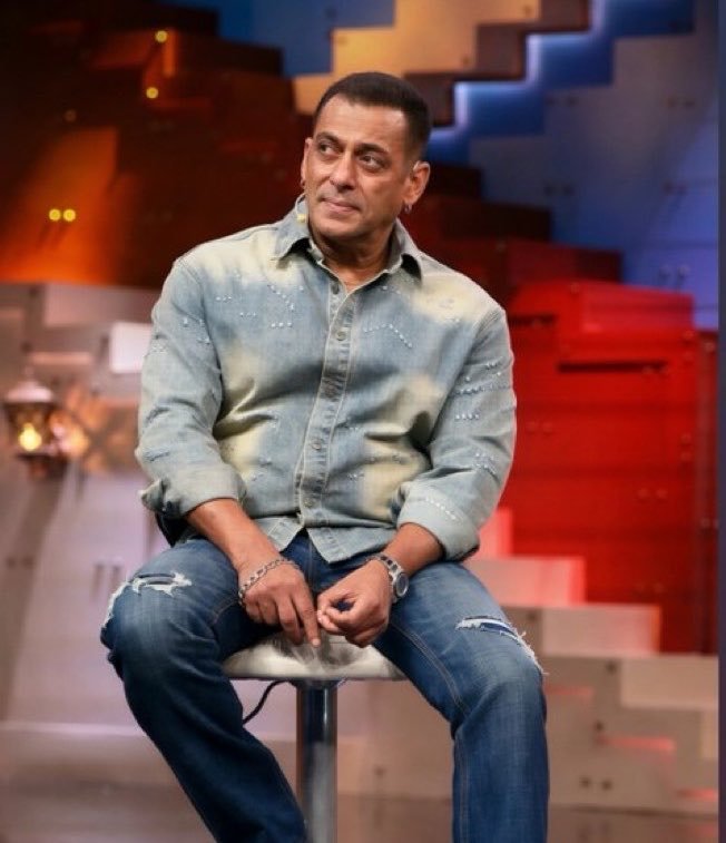 AtifS38675's tweet photo. New Week, NAAYA LOOK 🔥🙌

And on that note #SalmanKhan is taking the hype of #Monster to another level 💯 https://t.co/CfRpQomr6Z
