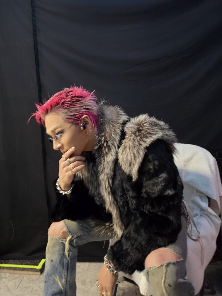 Realtaeyang's tweet photo. [📸] BIGBANG 2026-2027 WORLD TOUR < XX : COSMOS > IN LONDON

💕💕

#TAEYANG #태양
#THEBLACKLABEL #더블랙레이블 https://t.co/StH3UnPpNW