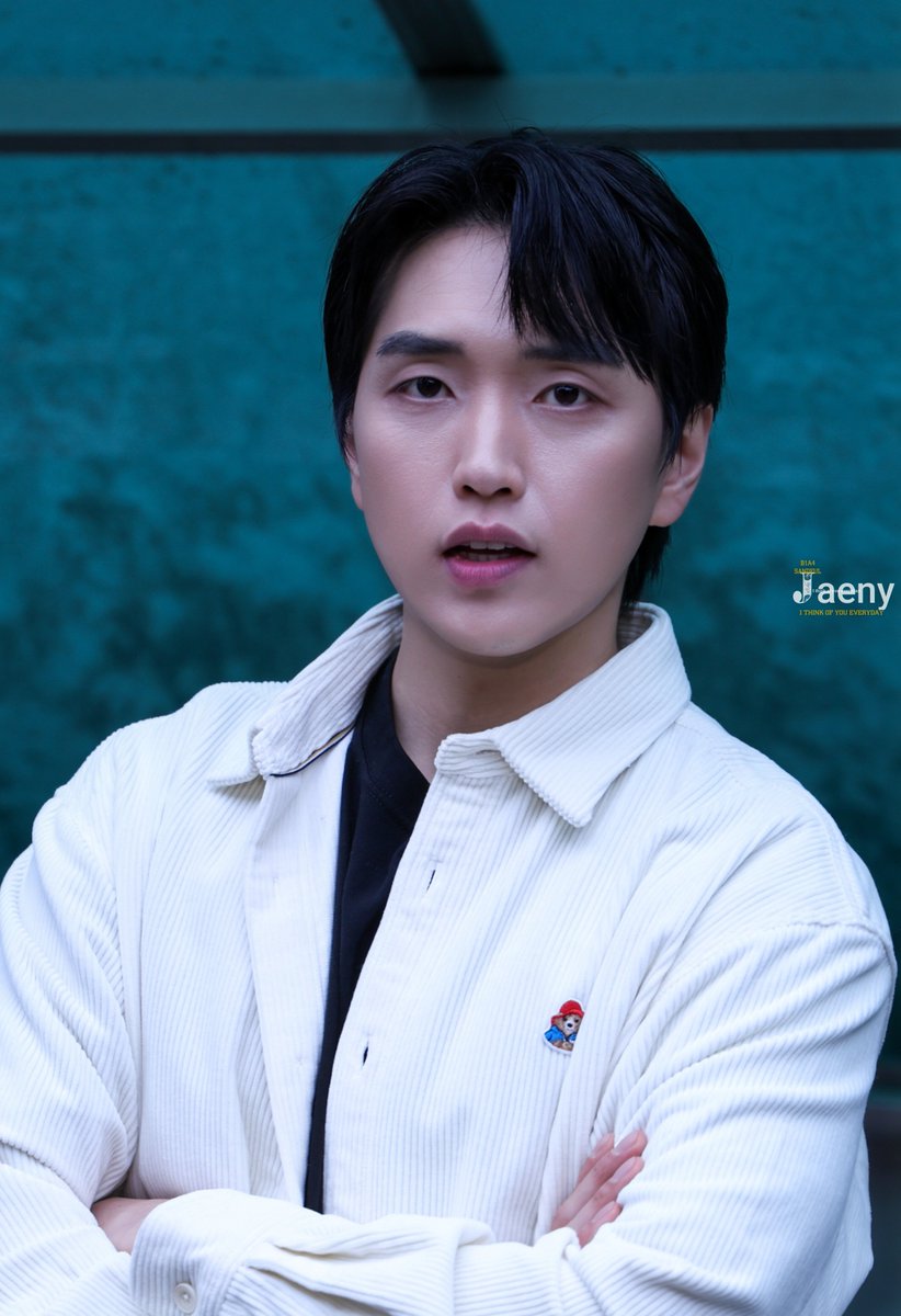 jaeny_deul's tweet photo. 260929 뮤지컬 그날들 대전 퇴근길
오늘 하루도  화이팅!!!
#산들 #삼돌 #sandeul #b1a4 https://t.co/Yoae74AuLt