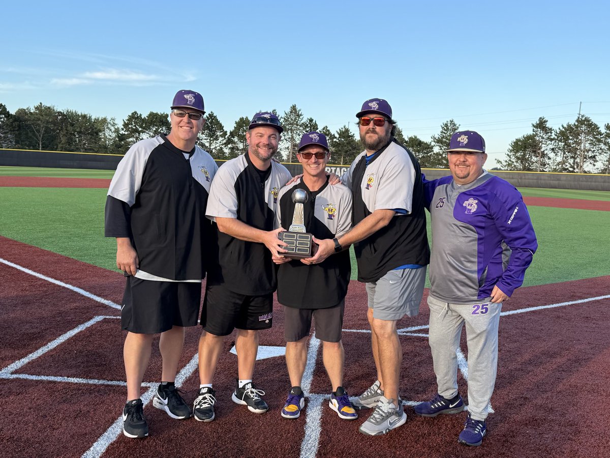 HobartBaseball's tweet photo. 🏆 Middle School Futures League Champions! 🏆

Congratulations to our future Brickies on an incredible season and a championship! The hard work, dedication, and love for the game are already showing.

The future is bright in Hobart!
 #MakeItCount #🧱by🧱 https://t.co/tqgXZLSkvq