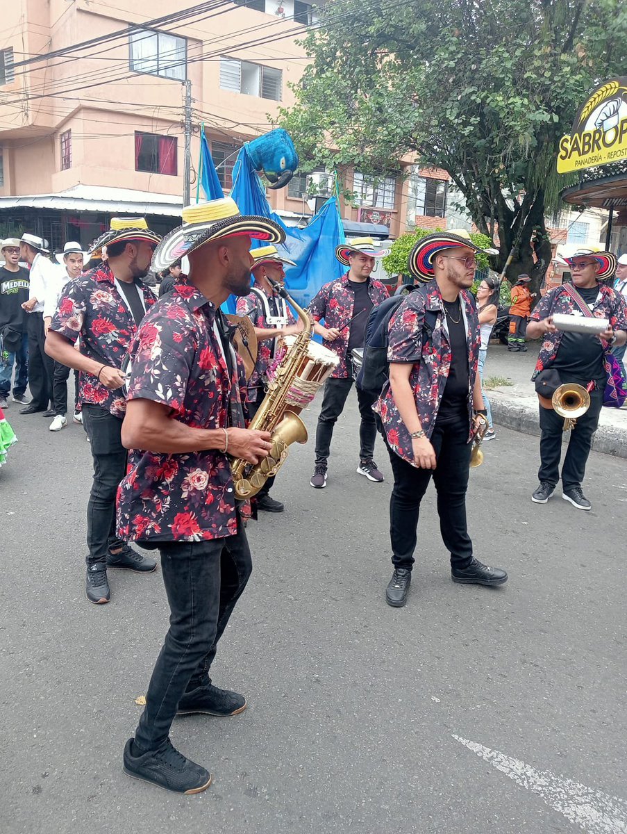 soydeituango's tweet photo. Hoy sábado en el Barrio Santa Rosa de Lima #ElCoco Festival del porro 🕺🏾💃🏾🤠 Gracias al Presupuesto Participativo @AlcaldiadeMed https://t.co/kPskka0mlB
