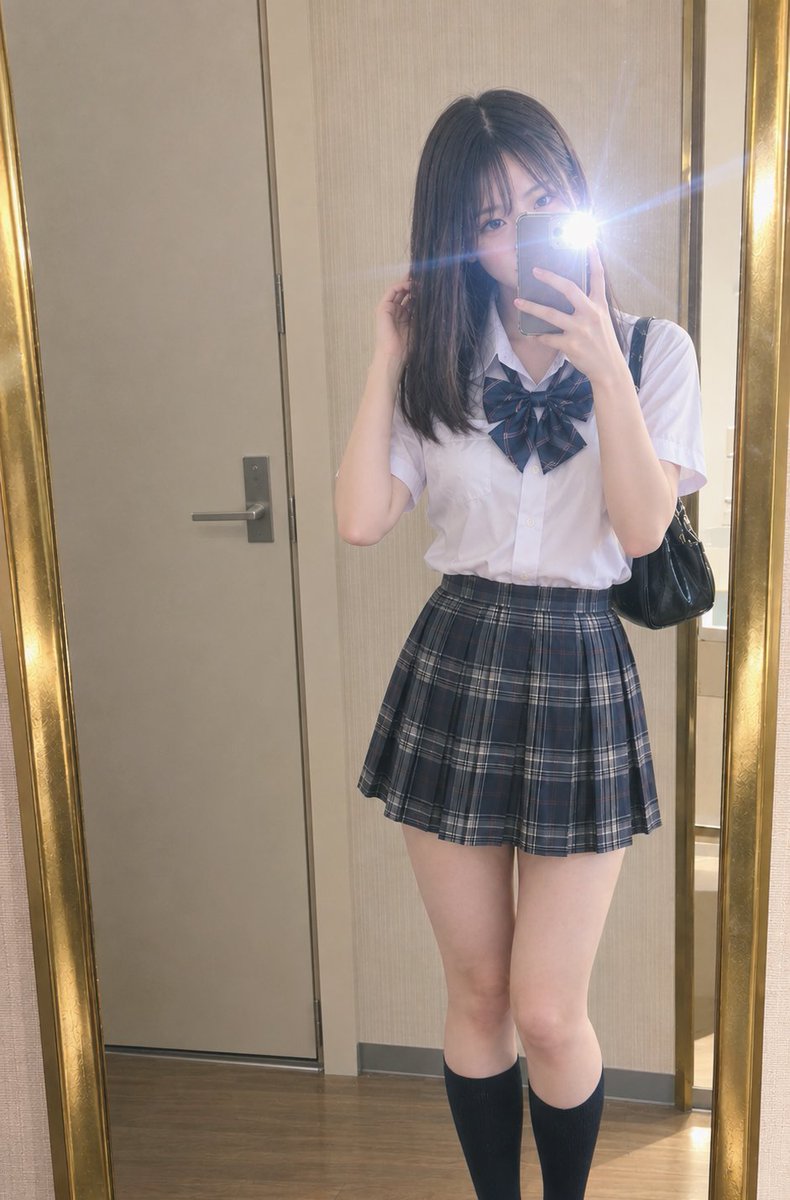 00hina's tweet photo. とにかく彼氏が欲しい高２です。
私の知らないこと知ってる人が好き😘
#jk #sjk #彼氏募集中 #自撮り https://t.co/spEMNMvubV