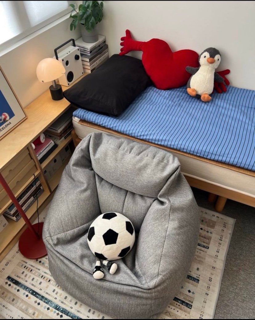 beigecorner97's tweet photo. fav room https://t.co/EvDYA9ccfC