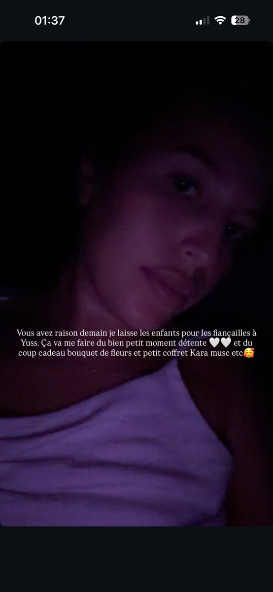 ksnnn__'s tweet photo. #poupettekenza une copine comme sa ou rien 😍 t’es blinder et tout les cadeaux que t’offre c des produits «gratuit» trouver au fond de ton tiroir, y’a même pas l’intention de chercher à faire plaisir c en mode il dois bien rester 2/3 truk qui dorme dans la coiffeuse 😂 https://t.co/hbrRtpEnor