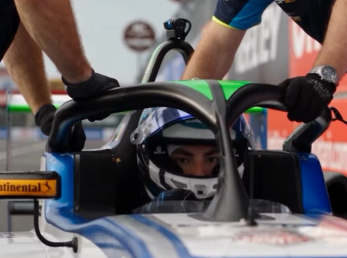 JordiAVZ's tweet photo. Terminó la temporada 2026 de la #USFJuniors en Road America.
Elias Vignola 🇲🇽 cerró fuerte su primer año en EUA con una P7, P9 y P12 en el último fin de semana, lo que le dio una P15 en la clasificación. ✅
Karol Pasiewicz 🇵🇱 fue el campeón de la temporada.
#RoadToIndy https://t.co/5ZvArAX4zj