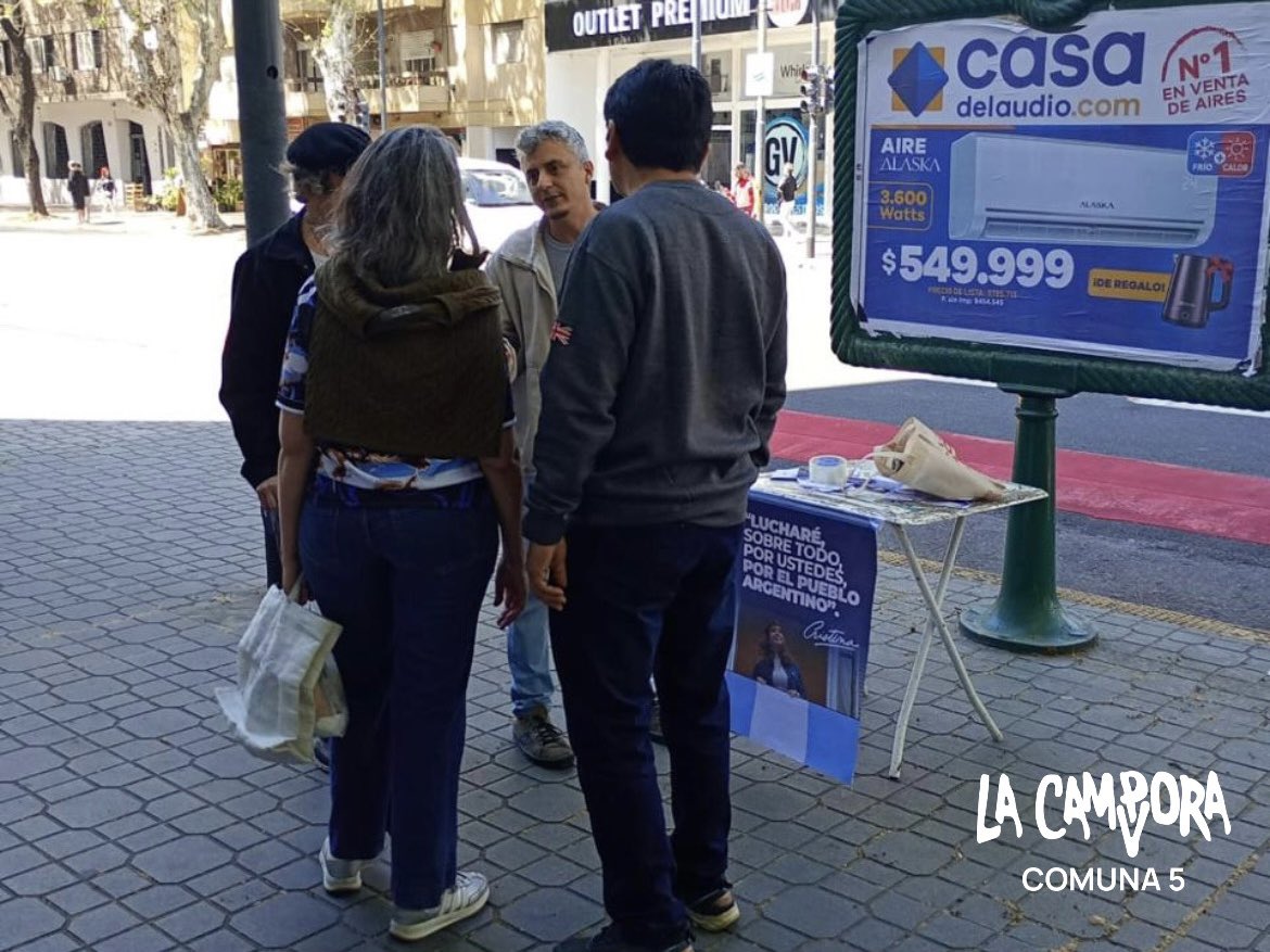 lacampora_c5's tweet photo. No es un problema individual: es el modelo económico de Milei

Seguimos con las volanteadas sobre las asesorías para endeudados en nuestra comuna.

Acercate a tu Unidad Básica más cercana ✌️ https://t.co/C90ZDNOhE7
