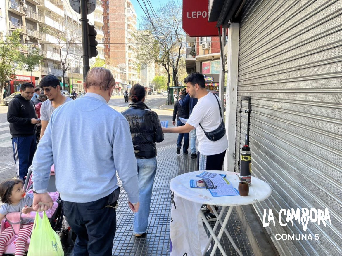 lacampora_c5's tweet photo. No es un problema individual: es el modelo económico de Milei

Seguimos con las volanteadas sobre las asesorías para endeudados en nuestra comuna.

Acercate a tu Unidad Básica más cercana ✌️ https://t.co/C90ZDNOhE7