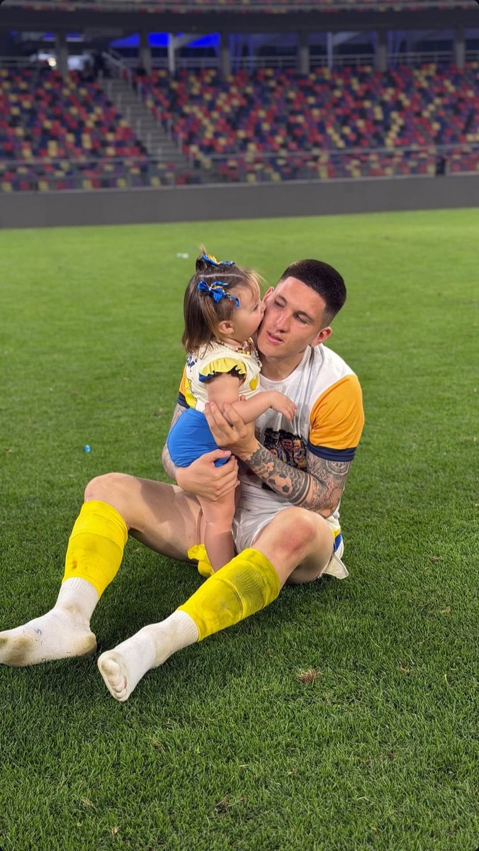 giaccliz's tweet photo. me muero de amor https://t.co/neuDquqiER