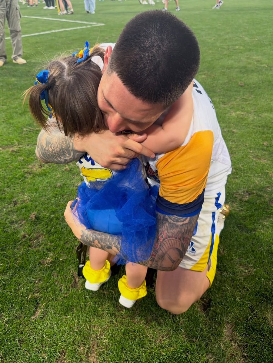 giaccliz's tweet photo. me muero de amor https://t.co/neuDquqiER