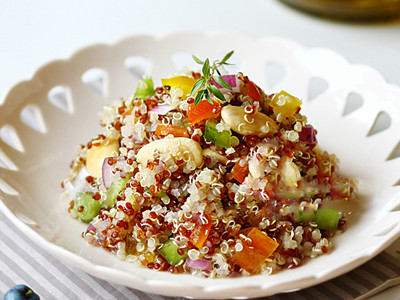 MaoFerriogv's tweet photo. Just wrapped a cozy lunch of roasted cherry tomatoes, herbed quinoa and feta crumbles—easy, colorful and perfect for beating the midday slump ， https://t.co/TIV2buN4JI