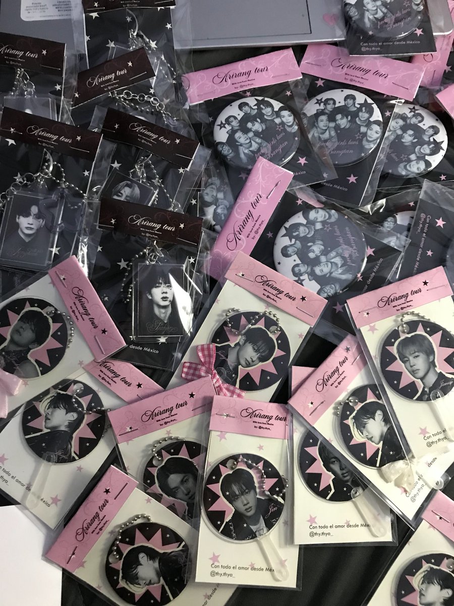 fwairygguks's tweet photo. Lo feliz que me hace darles freebies a mis armys de mierda <3 https://t.co/FwWEHNQhuh