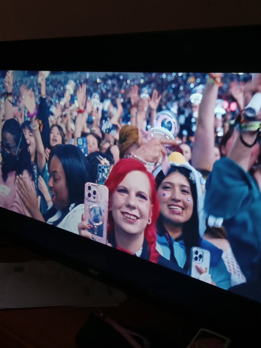 Celeessj_'s tweet photo. LPM ESTA EN TODOS LADOS, SALE EN EL DOCUMENTAL DE LOS CHICOS, ALTA PESADILLA. https://t.co/yjuN7XVds2