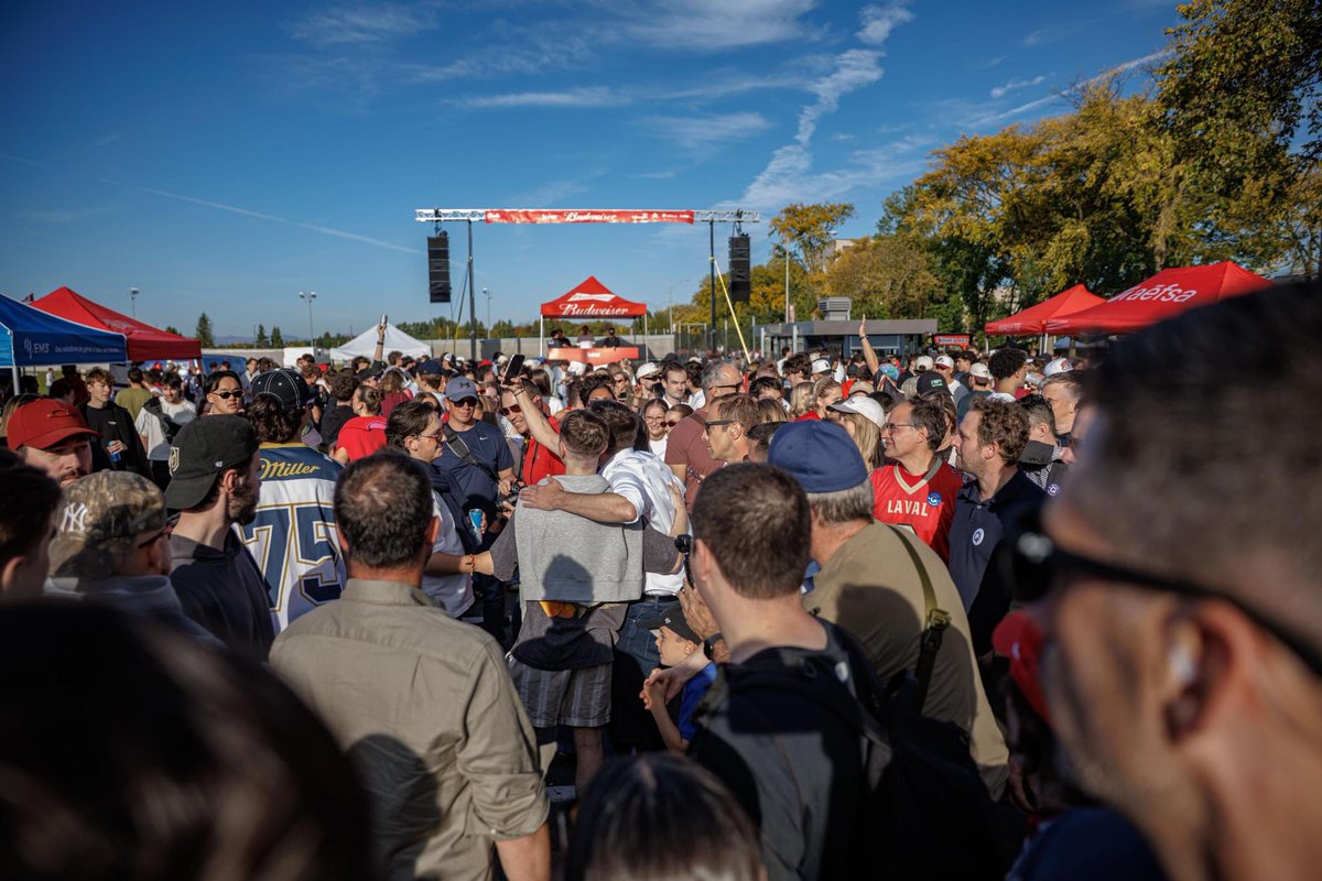 PaulPlamondon's tweet photo. Rien de mieux que le tailgate du Rouge &amp; Or pour nous donner l’énergie de porter le ballon jusqu’au 5 octobre! Merci à tous, quelle ambiance! https://t.co/W16uz8cr9l