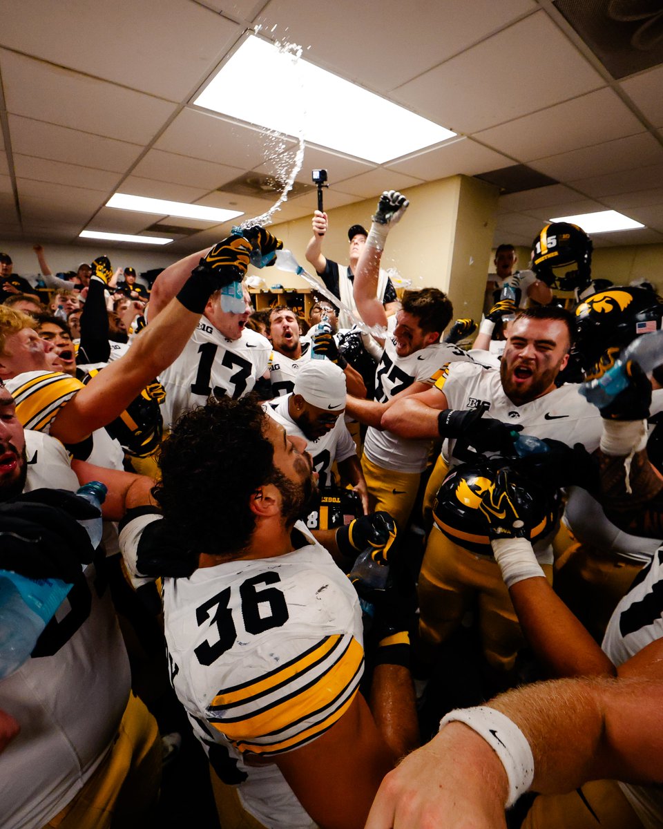 HawkeyeFootball's tweet photo. Sing the song 🎶 https://t.co/SmEMZ9Xmt3