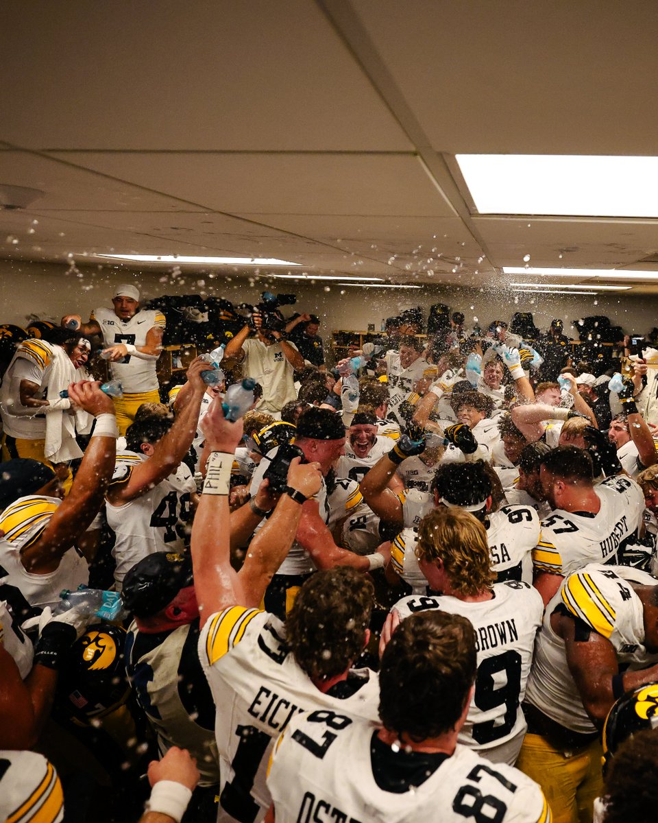 HawkeyeFootball's tweet photo. Sing the song 🎶 https://t.co/SmEMZ9Xmt3