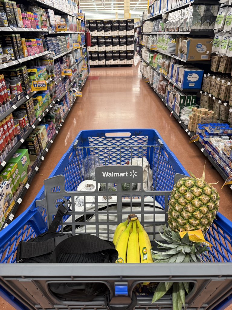EmmaGSingle's tweet photo. Experimento social 1.0
Walmart Av. Camacho🍍 https://t.co/f58WES0jql