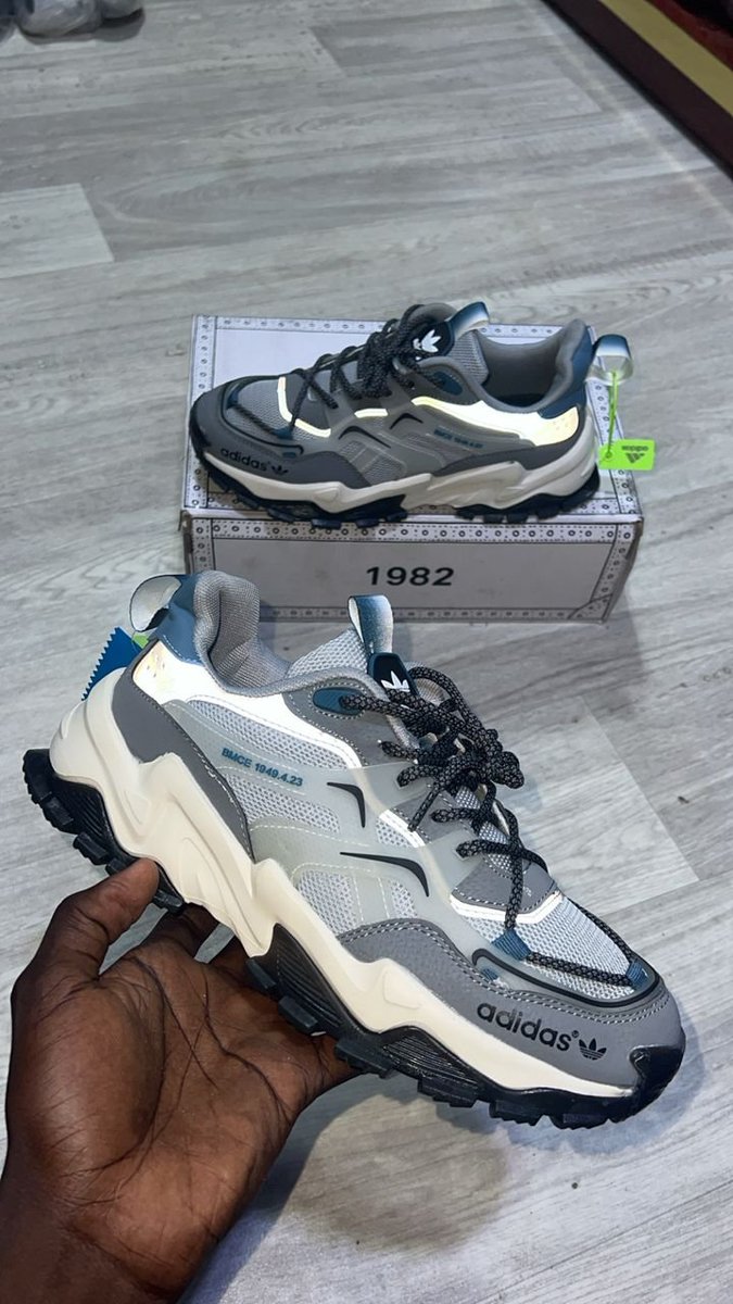 ndaamali's tweet photo. 👟 Alerte NdamaShoes !
Offrez-vous des Adidas Hyperturf Adventure
📐 Pointures : 40 à 45
💰 Prix : 14.000 FCFA
🚚 Livraison disponible 🇸🇳
📲 Commandez vite sur WhatsApp : +221769209312 et rt ou likez 🙏🏽
#NdamaShoes #Kebetu #Team221 #Dakar https://t.co/r7zHMiRuB0