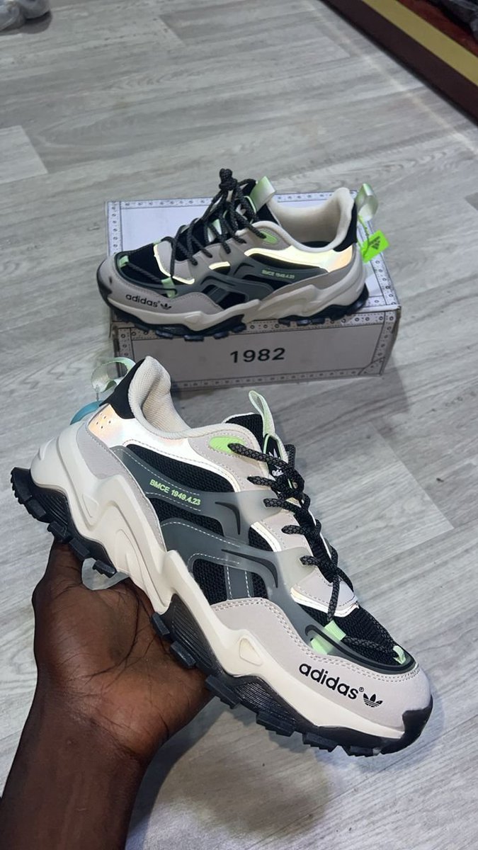 ndaamali's tweet photo. 👟 Alerte NdamaShoes !
Offrez-vous des Adidas Hyperturf Adventure
📐 Pointures : 40 à 45
💰 Prix : 14.000 FCFA
🚚 Livraison disponible 🇸🇳
📲 Commandez vite sur WhatsApp : +221769209312 et rt ou likez 🙏🏽
#NdamaShoes #Kebetu #Team221 #Dakar https://t.co/r7zHMiRuB0