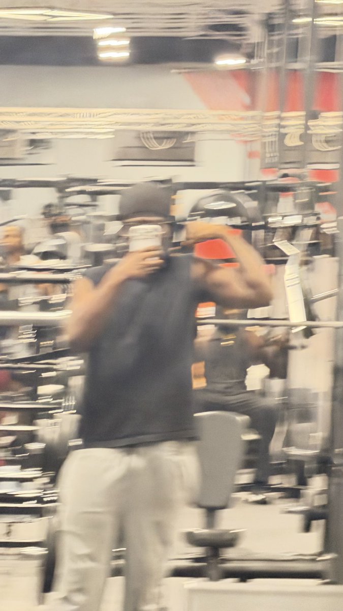 Dee333save1's tweet photo. I gotta start back going to the gym #memphis #southaven #fyp https://t.co/C8rqQ1FmP1
