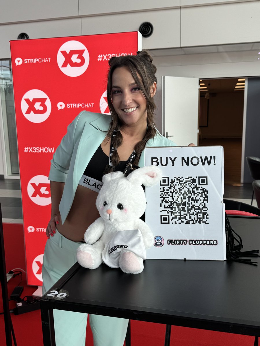 AmirahAdaraxxx's tweet photo. ⭐️DAY 2 at @X3social ⭐️
@XBIZ https://t.co/S6x0xFqN8J
