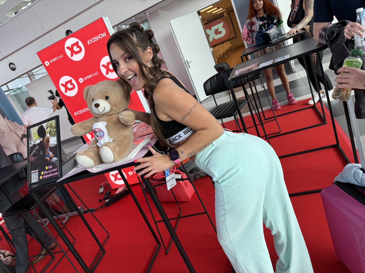 AmirahAdaraxxx's tweet photo. ⭐️DAY 2 at @X3social ⭐️
@XBIZ https://t.co/S6x0xFqN8J