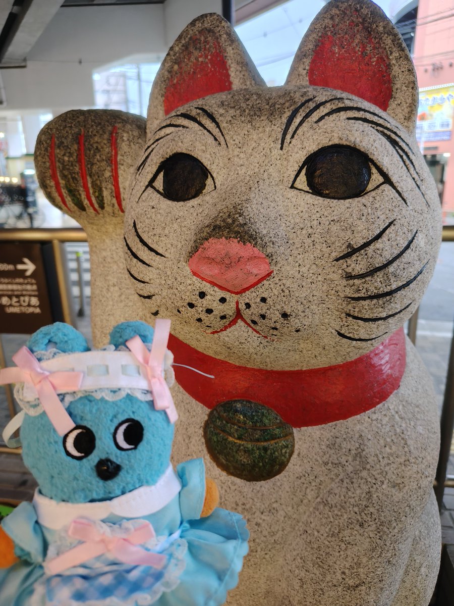 milkymintsheart's tweet photo. 『おはもこにゃ〜🐇🐈』#豪徳寺駅前 #招き猫 #もころん #一家に一匹もころんを https://t.co/iER99yjiOM