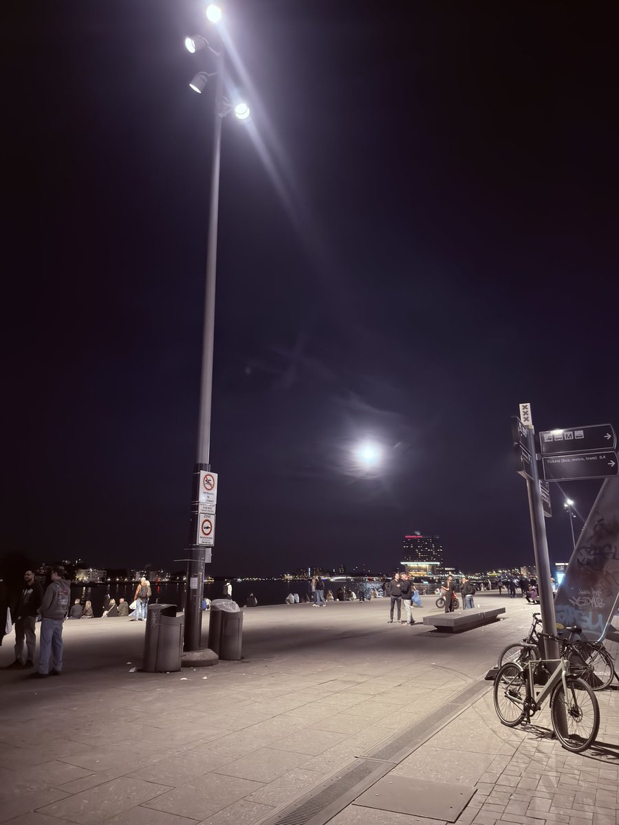 kantmoder's tweet photo. Amsterdam nightwalks. https://t.co/NOQt5pHkGM