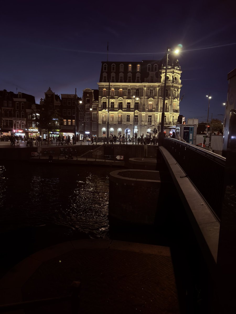 kantmoder's tweet photo. Amsterdam nightwalks. https://t.co/NOQt5pHkGM