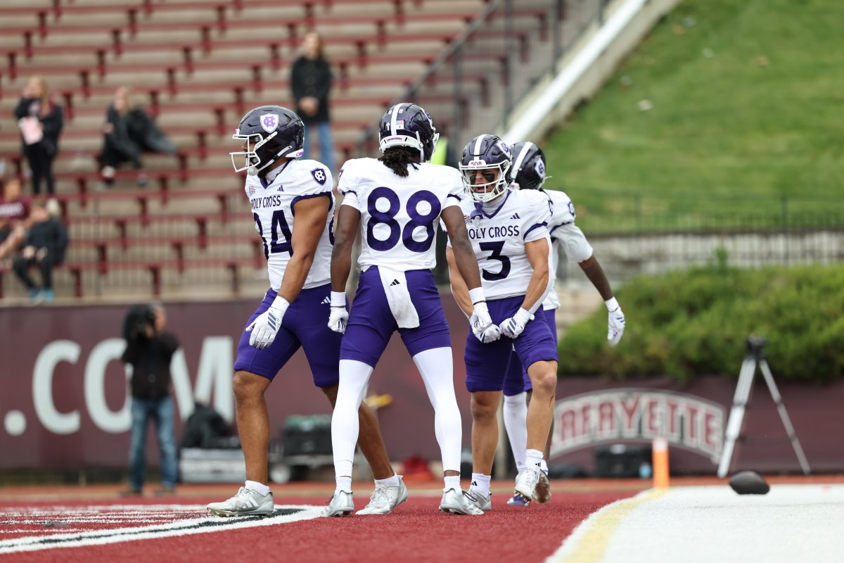 HCrossFB's tweet photo. Picked up a Patriot League win in Easton today 🙌

📰 https://t.co/WGehkWUXXv

#GoCrossGo https://t.co/BNwAyxSo69