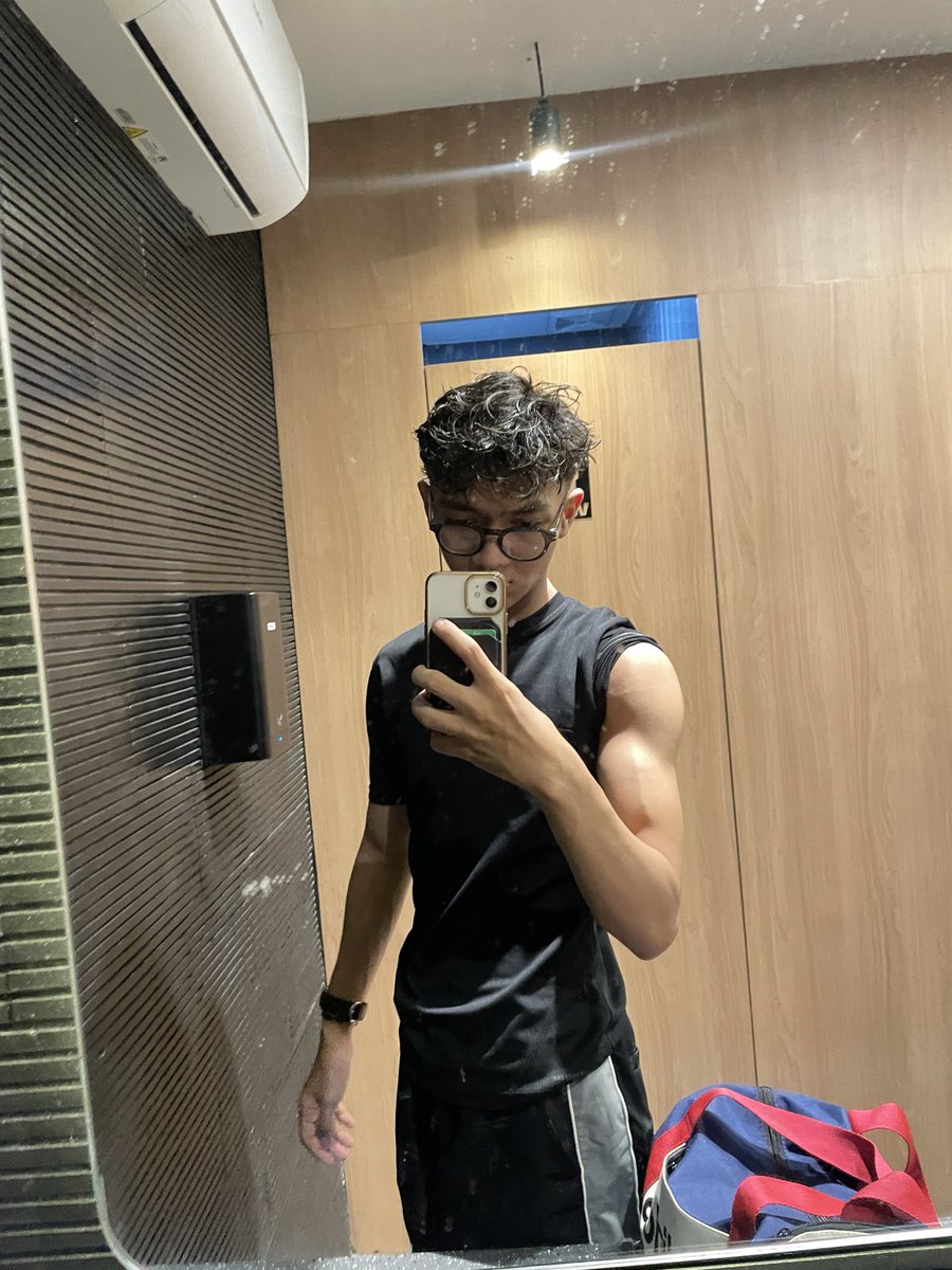 Zidyajid's tweet photo. shirt? no shirt?

sama aja, sama sama ga punya pacar https://t.co/tvQkbVqi85