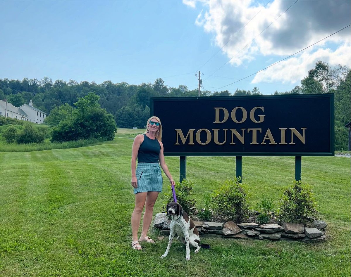 FerdinandDlk's tweet photo. I had a special opportunity during my Vermont vacation to visit Dog Mountain with my dog nephew, Murray, and sister-in-law. Created by late artist Stephen Huneck, the 150-acre property features trails, ponds for dogs to play, and a beautiful chapel https://t.co/43ZfKPgUUV