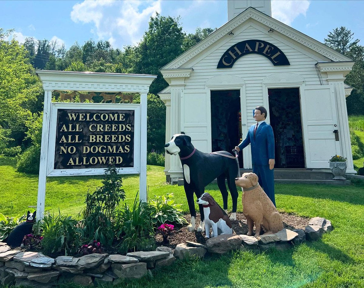 FerdinandDlk's tweet photo. I had a special opportunity during my Vermont vacation to visit Dog Mountain with my dog nephew, Murray, and sister-in-law. Created by late artist Stephen Huneck, the 150-acre property features trails, ponds for dogs to play, and a beautiful chapel https://t.co/43ZfKPgUUV
