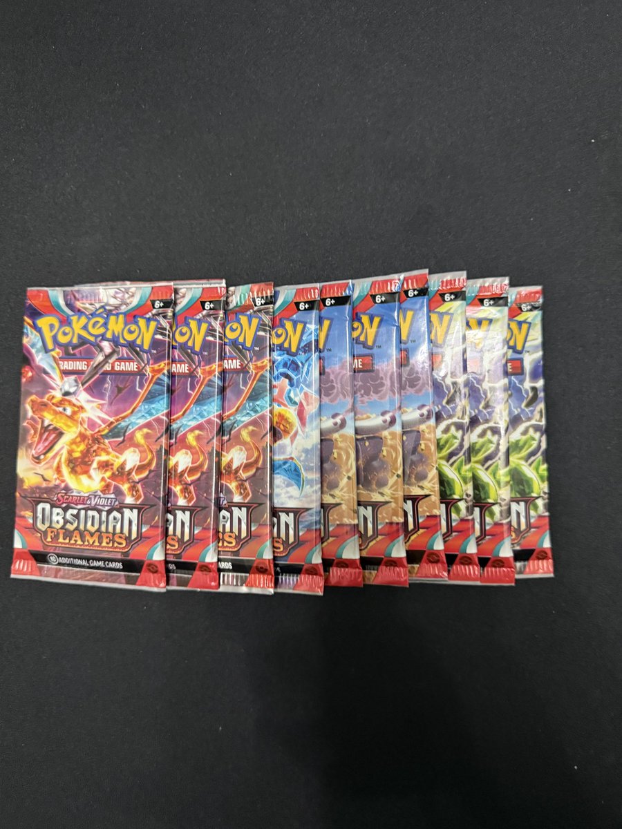 PokeHawkTV's tweet photo. Ripping some packs tonight! #Pokemon https://t.co/l4X8HTAWc2