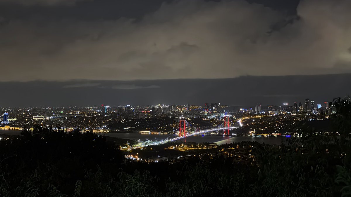 hoorfromheaven's tweet photo. Me, loml &amp; this view at midnight ✨ https://t.co/cLOCjpfvLj