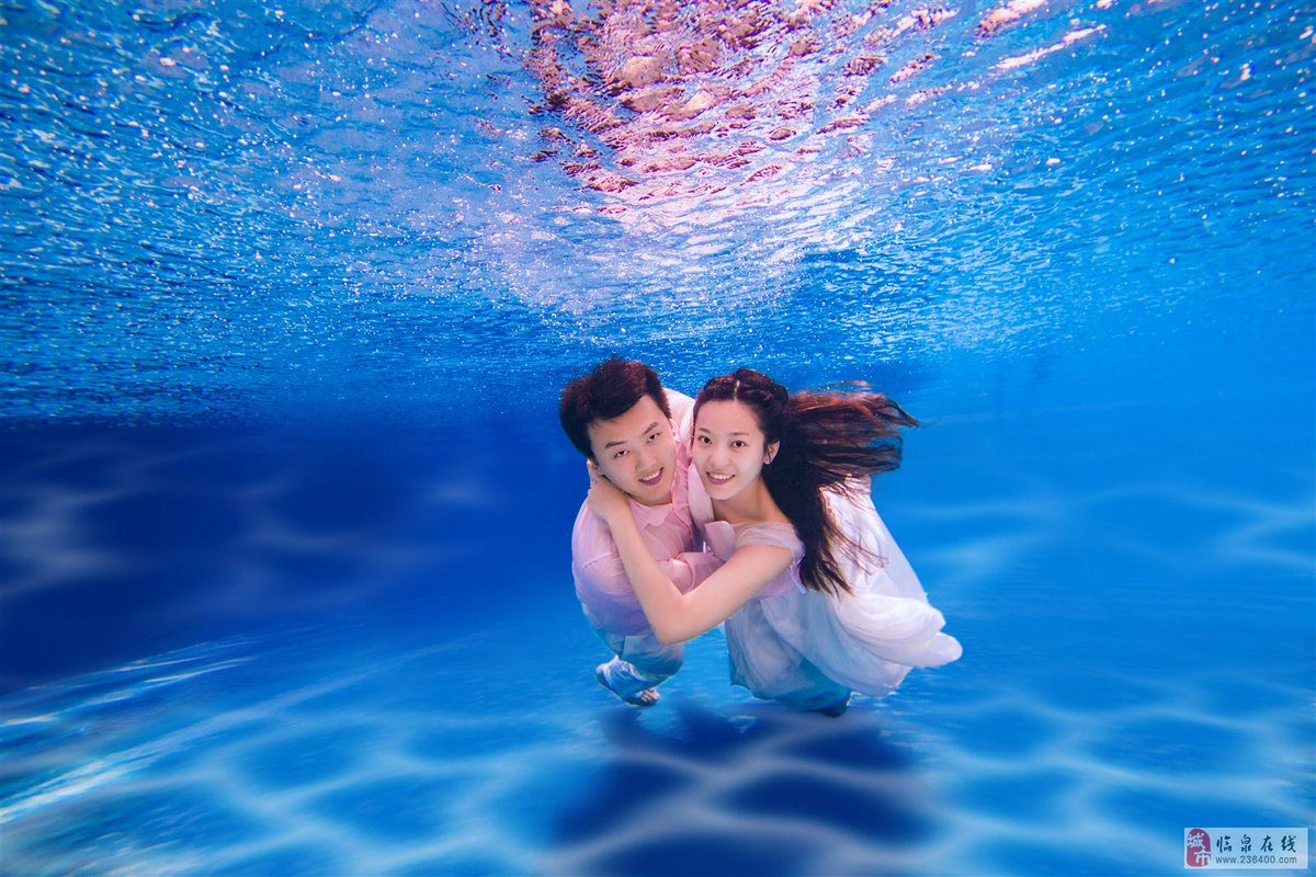52f105's tweet photo. [At the swimming pool, my partner and I share the pleasant time covered by the curtain. The fee is so worth it!]， https://t.co/DG0l8bAs2S