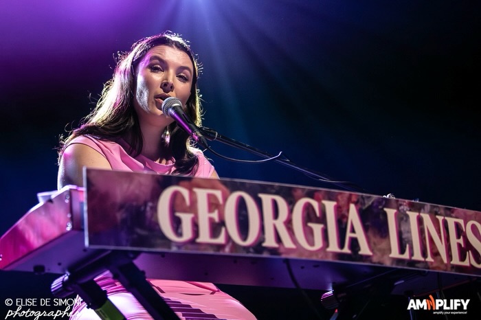 HangPecciwb's tweet photo. New Zealand’s delightful Georgia Lines opened for Tony Hadley with a gorgeous set. 18/3/26 Full gallery: Destroy All Lines, Estellar PR, Amnplify https://t.co/jD1TE9hUTz