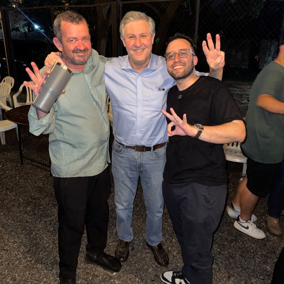 FilizzolaRafael's tweet photo. Anoche compartimos con @MaxiSeiferheld una gran jornada, donde presentó sus ideas y propuestas para acompañar a @SoleNu en el desafío de transformar nuestra ciudad.
¡El cambio ya llega a Asunción!
#MaxiConcejal Lista 3 Opción 15
#SoleIntendenta Lista 4
#EsHora #EsSole #SoleSolución