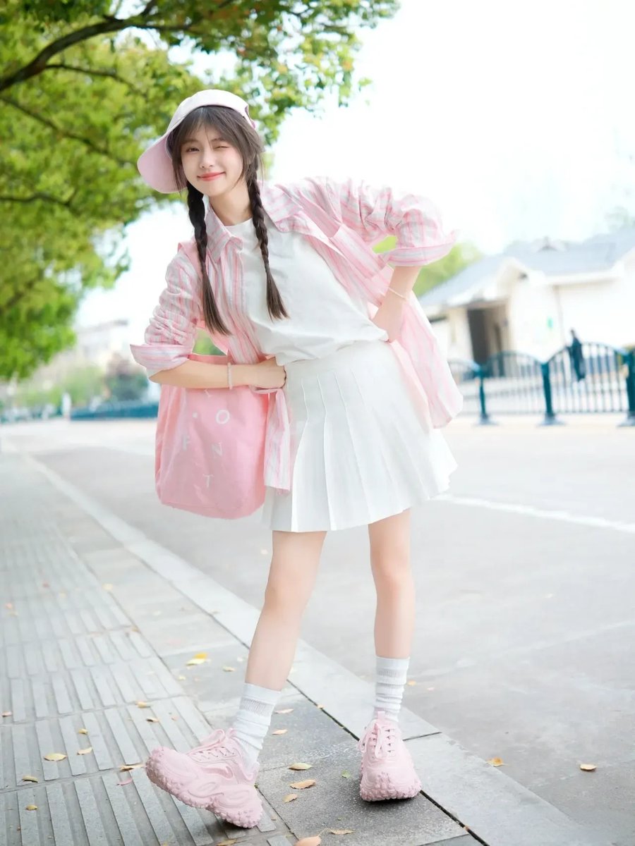 munsangmyeong's tweet photo. [Su Hejiang’s fresh vibe shines bright in this daily moment ]， https://t.co/d6iF3mjsFY