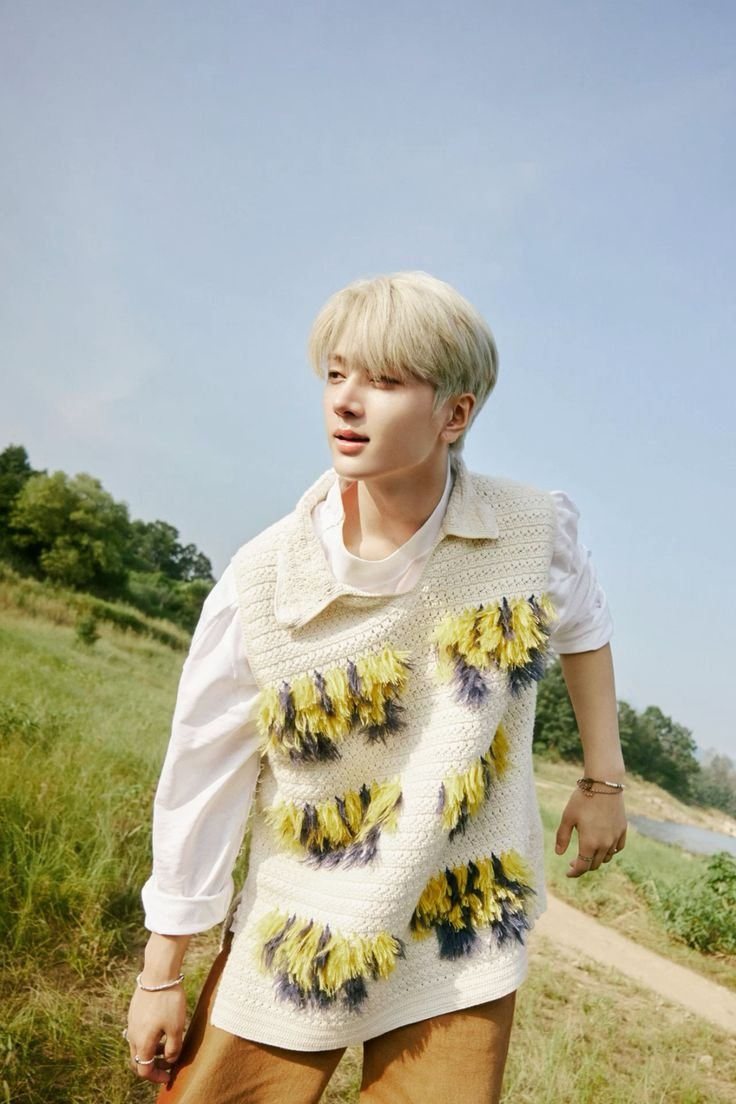 ot7_engenehjn's tweet photo. Tag game, My Amigo'z!! 🪇
Personally one of my favorite albums

Concept photos edition Part 7! 
Part 1... Jay 🦅
ORANGE:BLOOD ; KALPA or ENGENE
This 💚 or That 🧡

ALWAYS SHINE ON YOU
#ENGENE_Spotlight
#HYBE_Boycott_Persists https://t.co/cKYvo8rGcJ